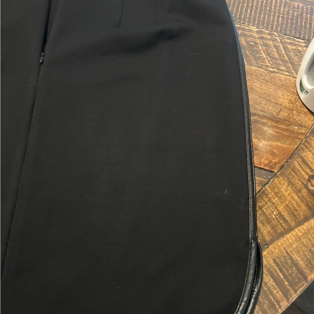 LOFT Womens Mini Skirt Petites
8P  Black Faux Leather Trim . Never worn! - Picture 9 of 14